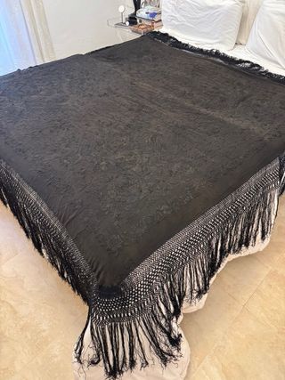 Mantón Isabelino Negro