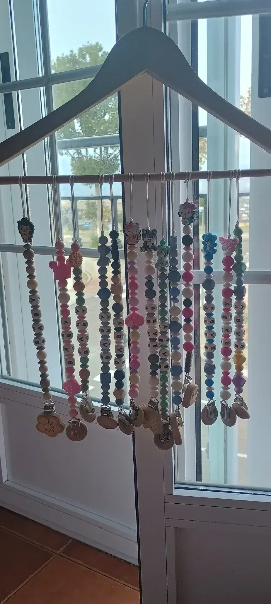 Chupeteros bebé broche madera