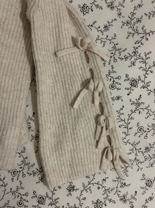 Jersey beige con lazos en manga