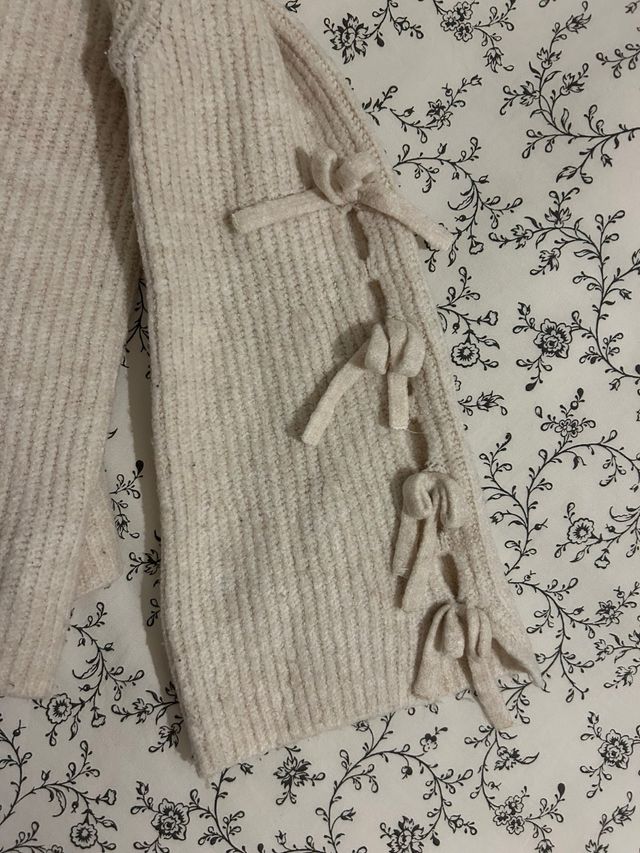 Jersey beige con lazos en manga