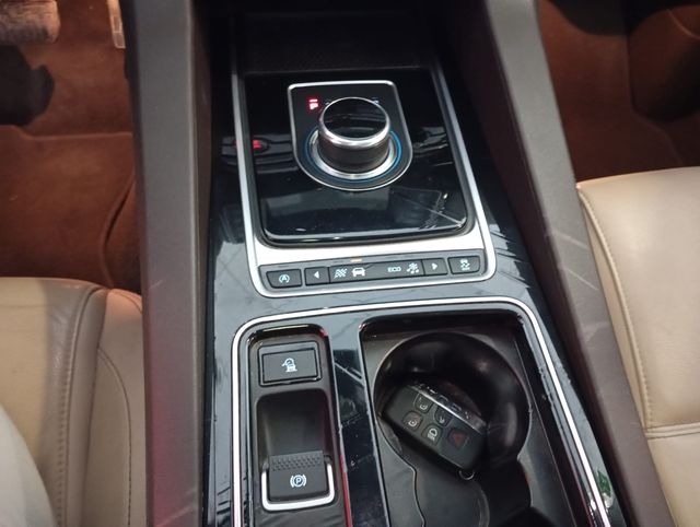Jaguar F-Pace 501 2.0D / 180CV Turbo 4x4 / 2017