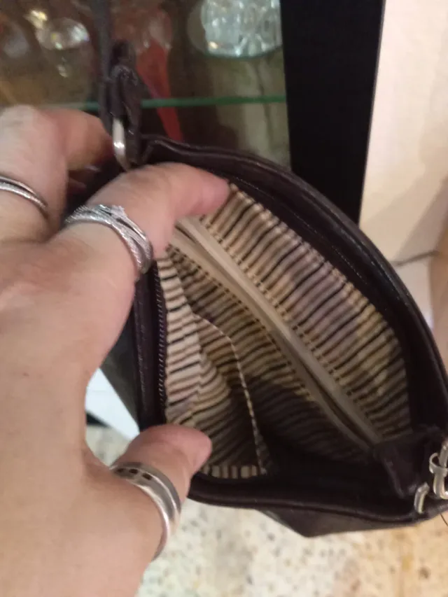 Bolso de mano con flor