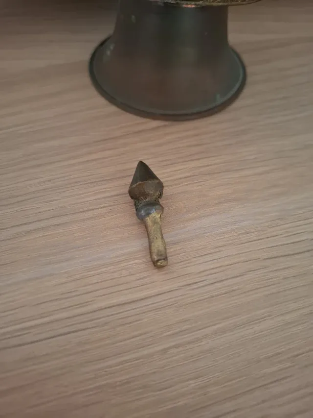 Tetera de bronce antigua