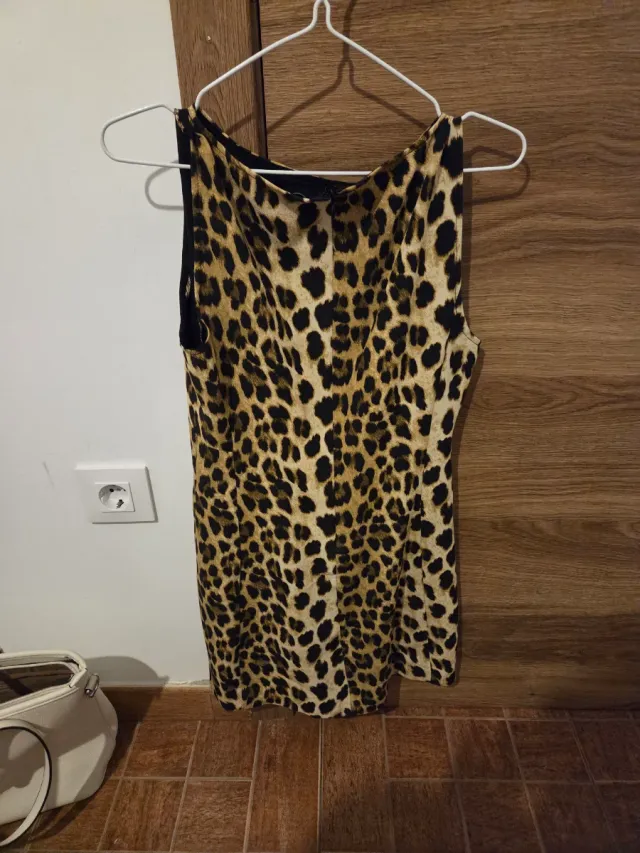 Vestido corto estampado leopardo