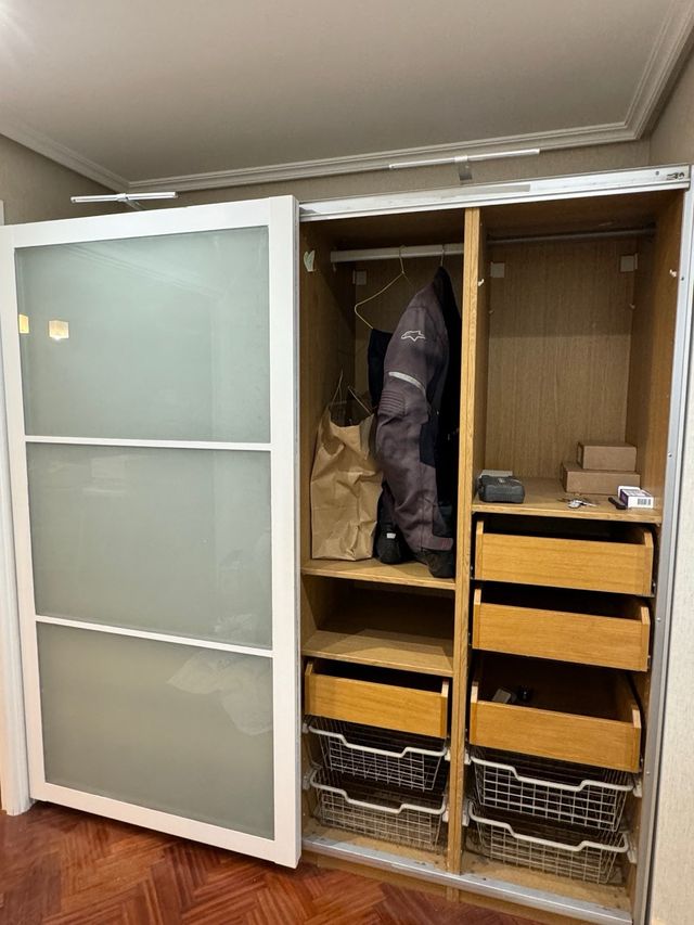 Armario puertas correderas Ikea