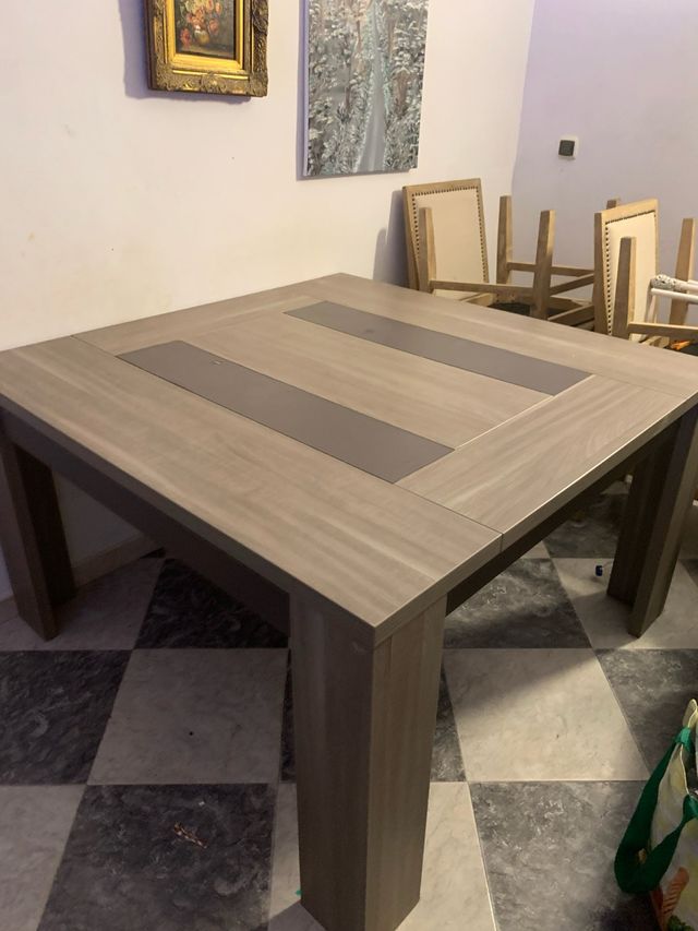 Mesa de comedor gris rústica