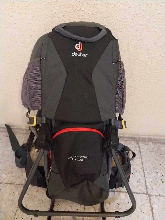 Mochila portabebes deuter montaña