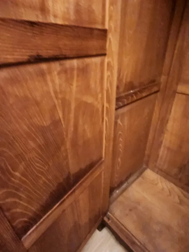 Armario antiguo de madera