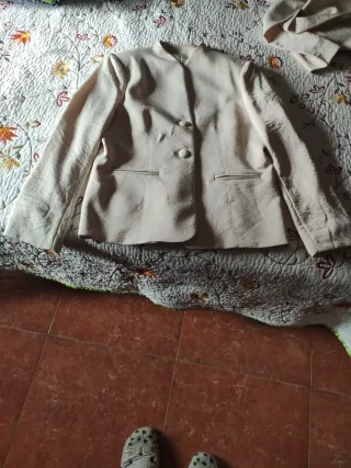 Traje beige manga larga
