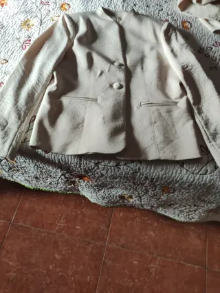 Traje beige manga larga