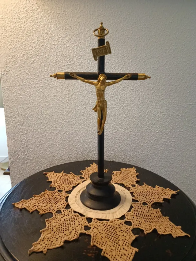 Crucifijo de mesa principios S.XX