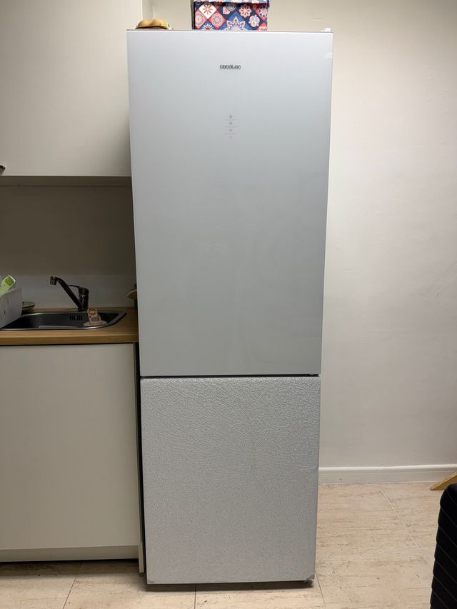 Nevera Cecotec Blanca Cristal