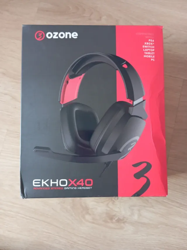 Tastiera, mouse e cuffie da gaming