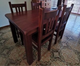 Mesa comedor y 4 sillas de madera de pino rústico