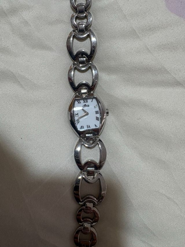 Reloj Lotus Plata y Blanco