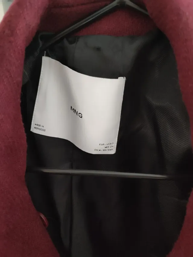 Abrigo Mango Burdeos con botones Dorados