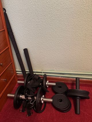 Set de pesas y accesorios gimnasio