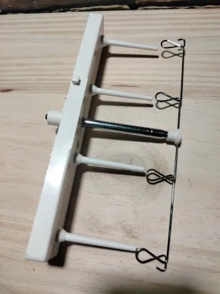 SINGER Overlock 14U554 Soporte de hilos