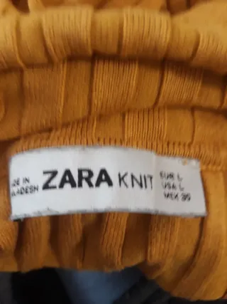 Camiseta Zara cuello alto canalé