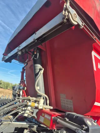 Semirremolque bañera Montenegro rojo