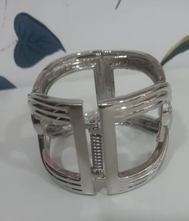 Pulsera acero plateada diseño entrelazado