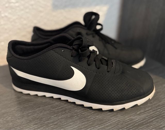 Zapatillas Nike Negras y Blancas