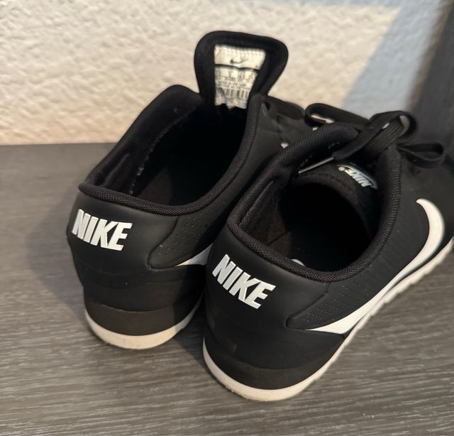 Zapatillas Nike Negras y Blancas