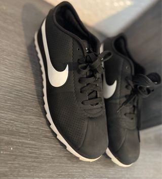 Zapatillas Nike Negras y Blancas
