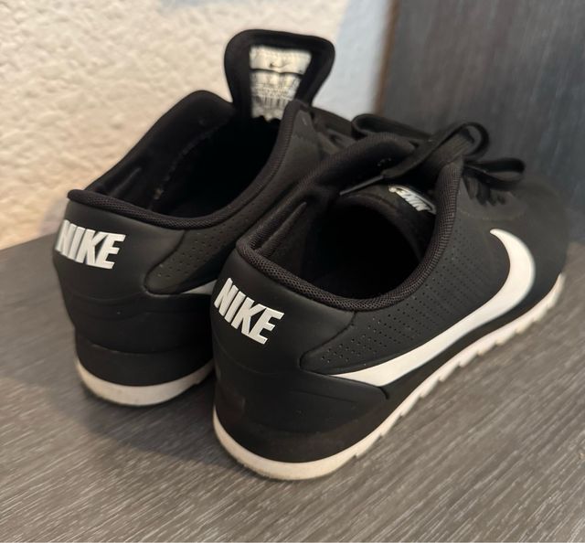 Zapatillas Nike Negras y Blancas