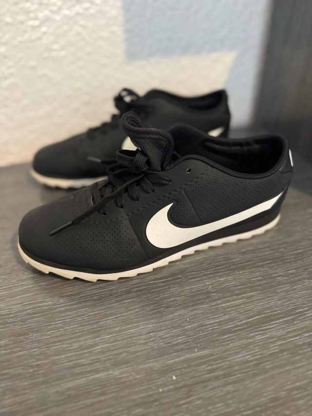 Zapatillas Nike Negras y Blancas