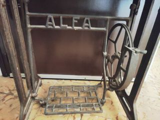 Máquina de coser antigua Alfa
