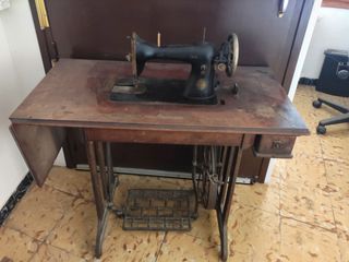 Máquina de coser antigua Alfa