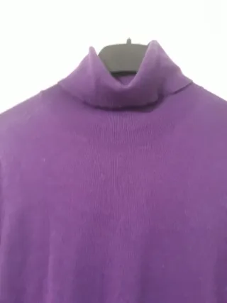 Camiseta Mango cuello alto morada