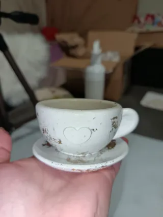 Tazza e piattino decorativi con cuore