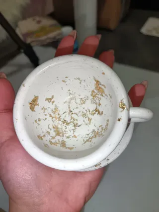 Tazza e piattino decorativi con cuore