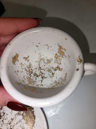 Tazza e piattino decorativi con cuore