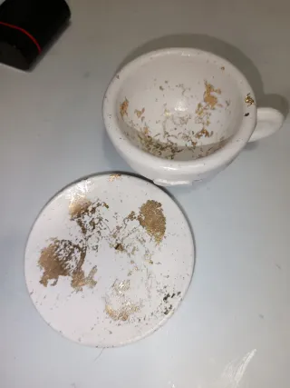 Tazza e piattino decorativi con cuore