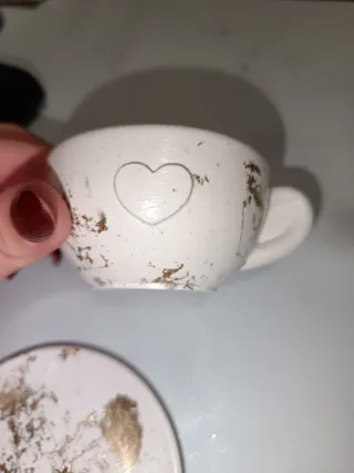 Tazza e piattino decorativi con cuore