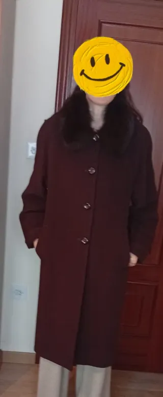 Abrigo lana-cashmere burdeos con cuello pelo