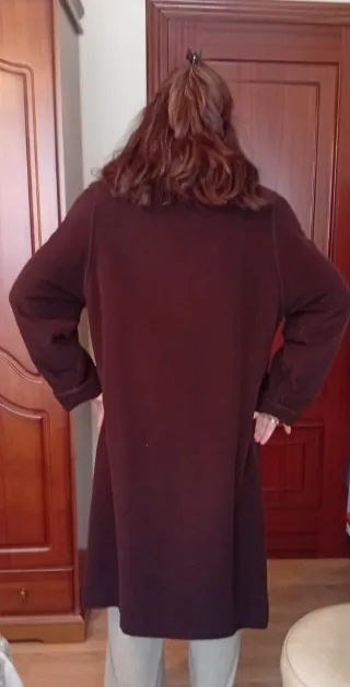 Abrigo lana-cashmere burdeos con cuello pelo