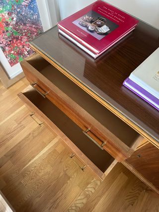 Aparador madera y cristal estilo setentero