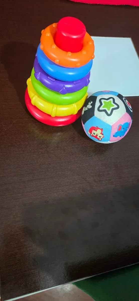 Juguetes para bebé: Aro apilable y pelota