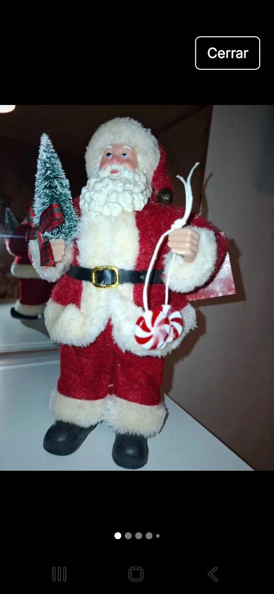 Figura Papa Noel con árbol y caramelos