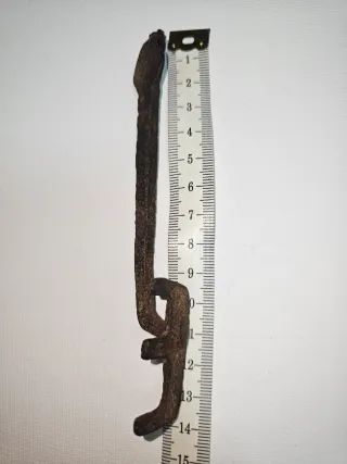 Antigua llave de tres dientes