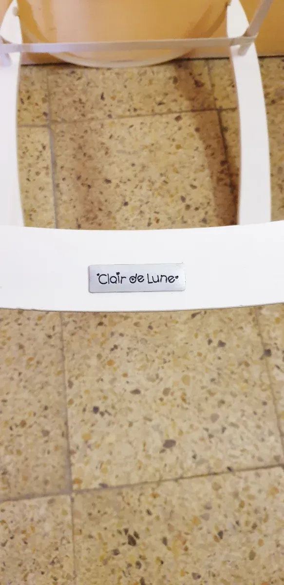 CUNA CON CAPOTA Y SOPORTE DE MADERA