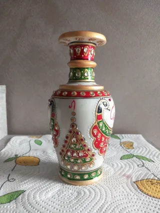 Vaso decorativo in marmo dipinto