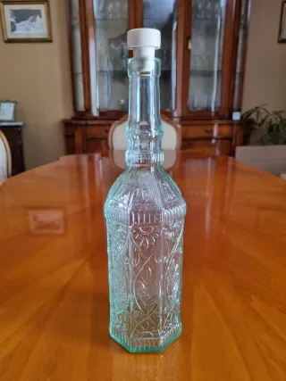 Bottiglia in vetro decorata