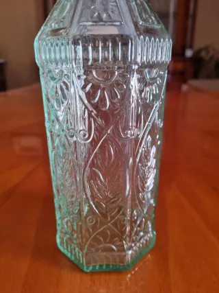 Bottiglia in vetro decorata