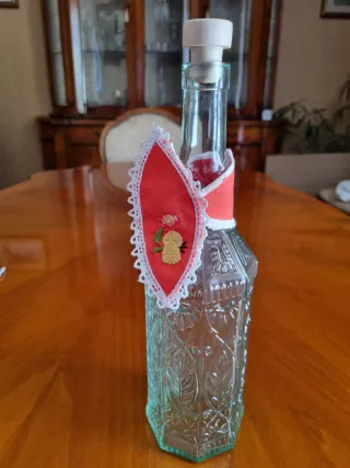 Bottiglia in vetro decorata