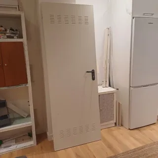 Puerta trastero nueva sin marco